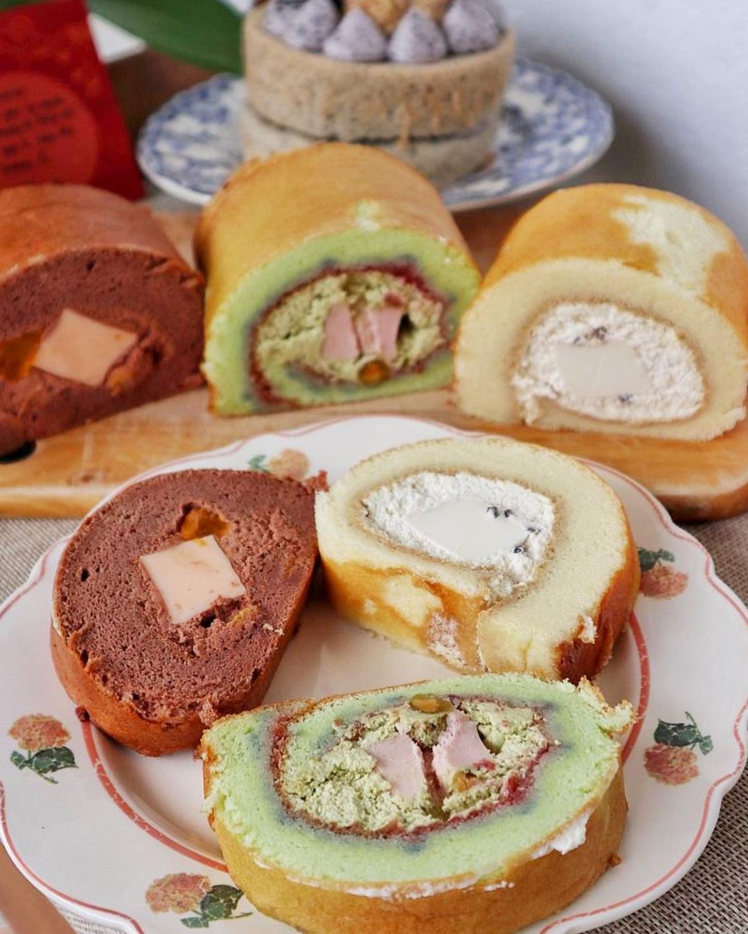 kloudbakes cake rolls - pistachio raspberry