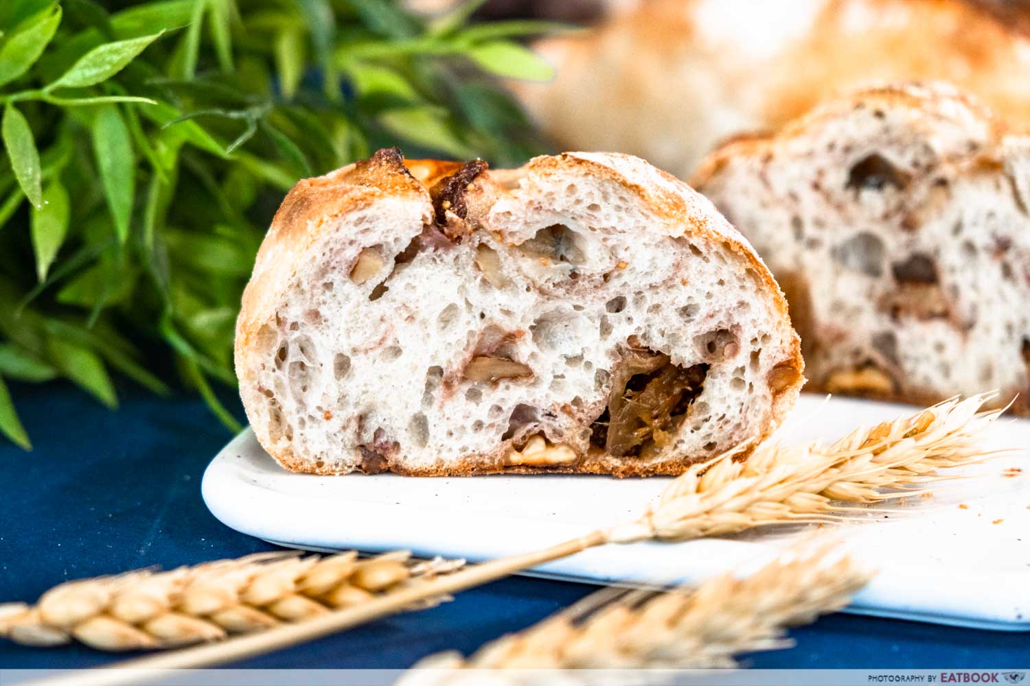 pickle bakery - figs, walnuts & blue cheese sourdough bun (1)