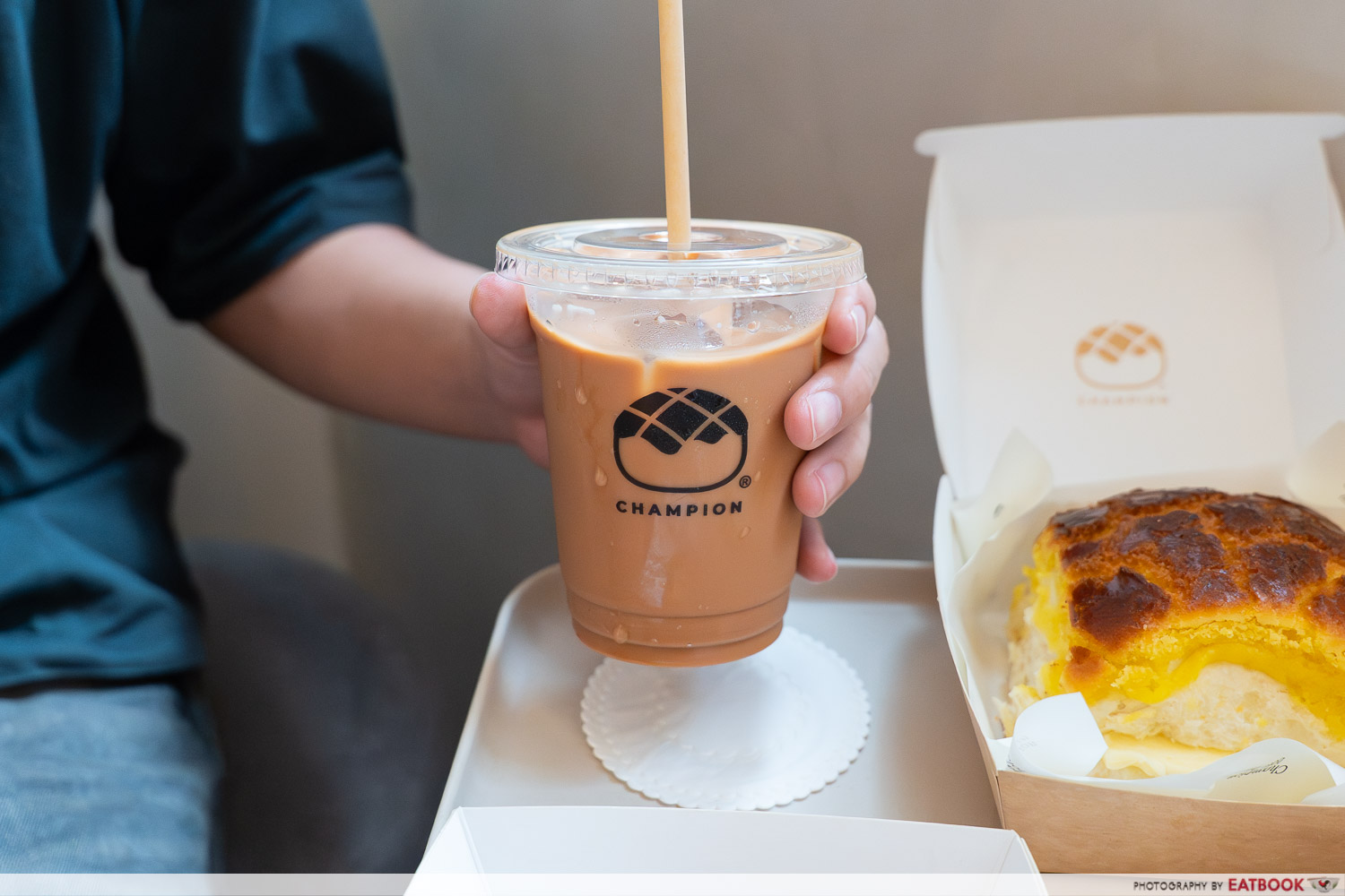 champion-bolo-bun-milk tea