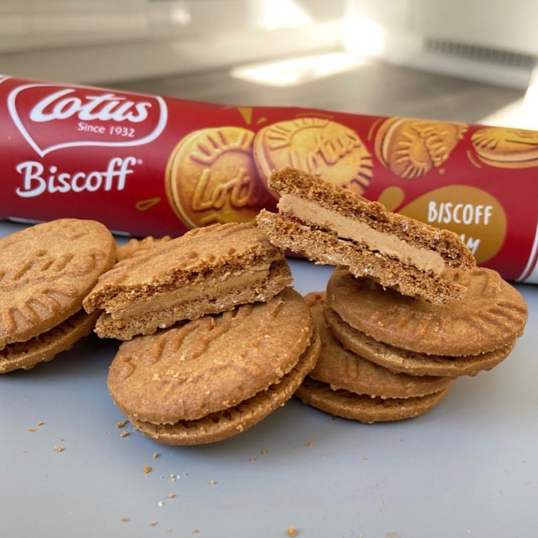 Lotus Biscuits With Biscoff Cream, Milk Chocolate, And Vanilla Fillings