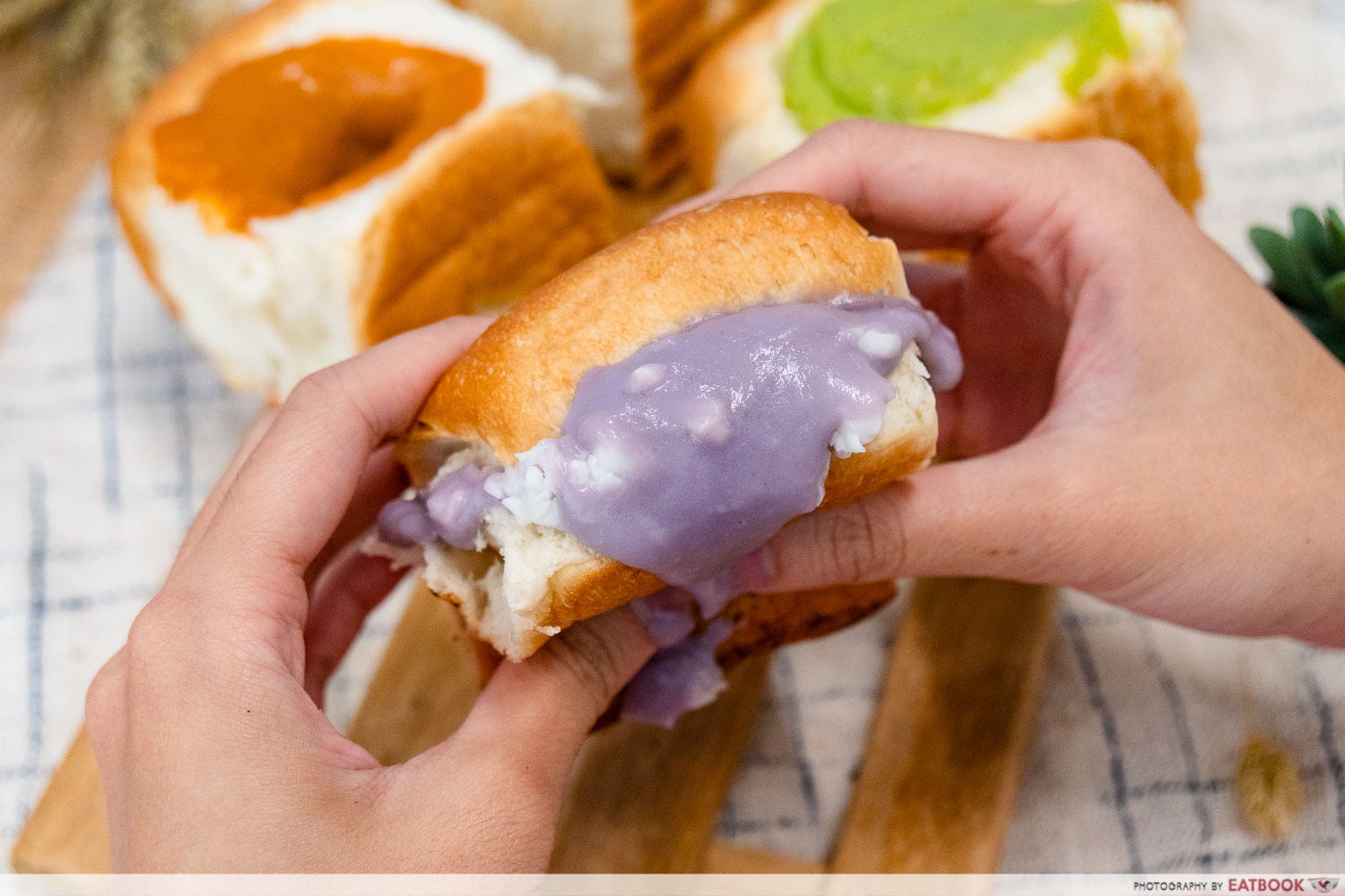 Tearuk Dessert Bar - Taro with Coconut Bun