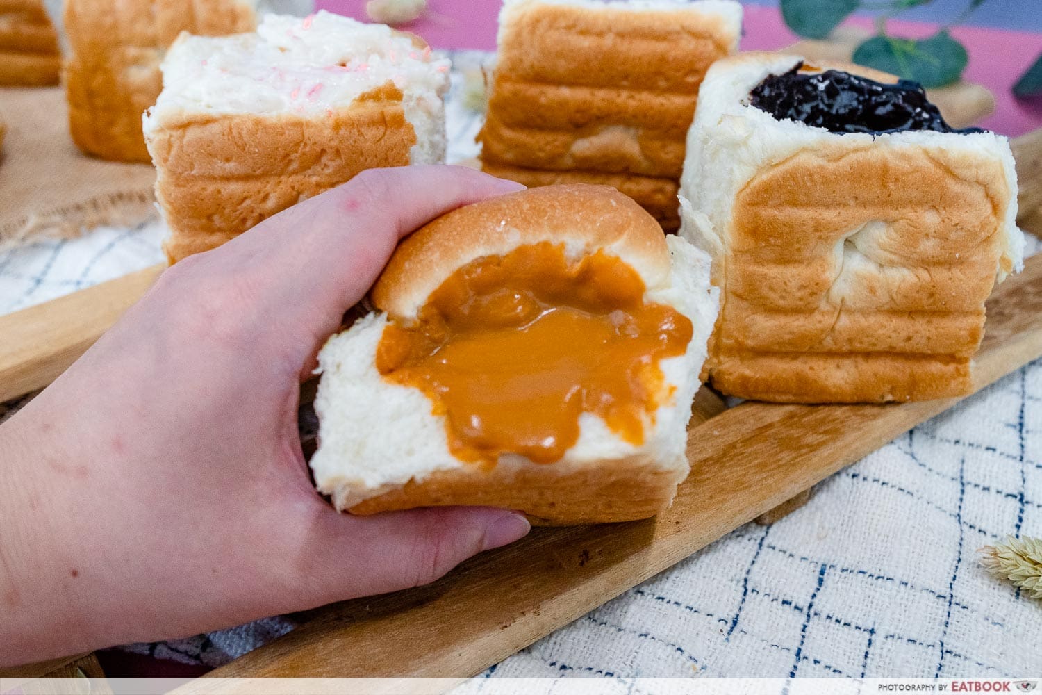 Tearuk Dessert Bar - Thai Milk Tea Bun