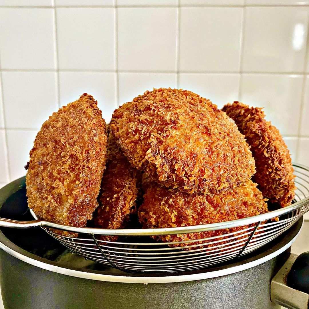 maelookanom thai bread deep fried