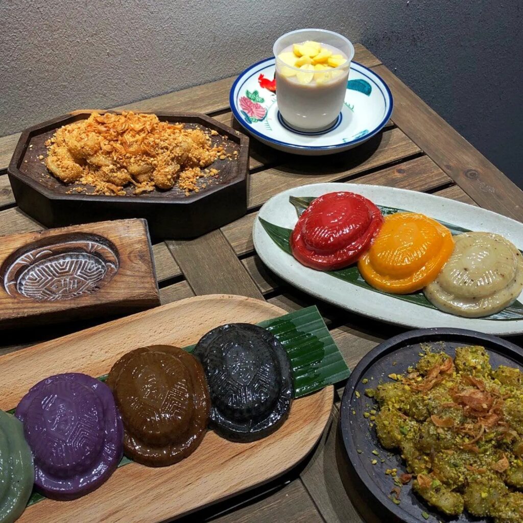 AhMah's Legacy: Pistachio Ang Ku Kueh In Thomson | Eatbook.sg