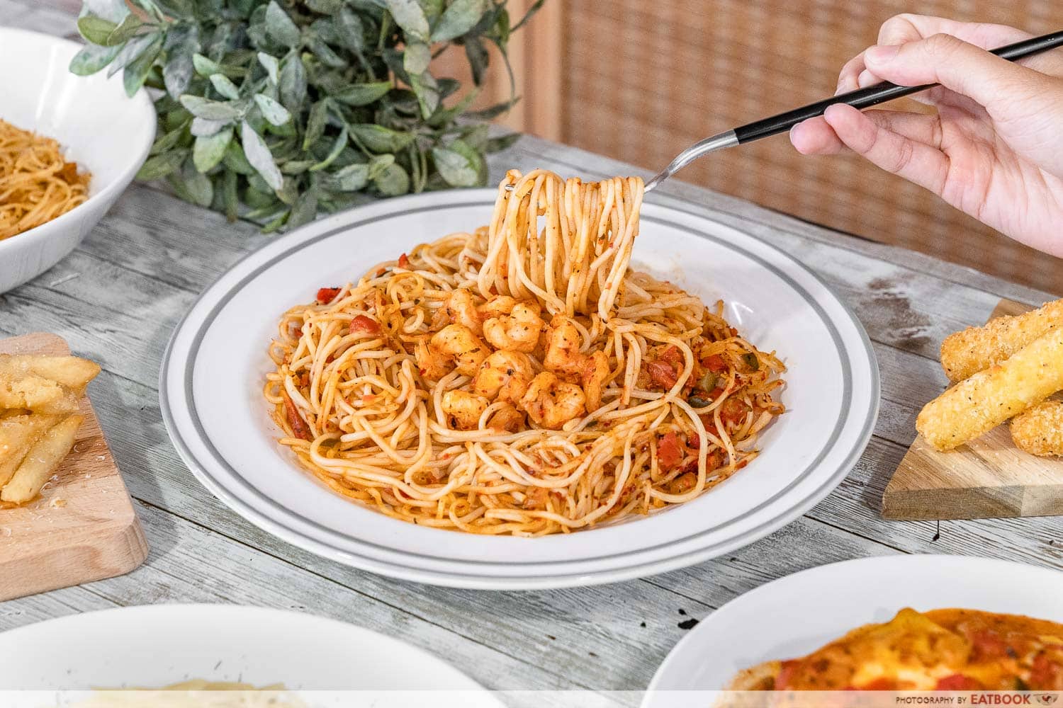 pasteria prawns in marinara sauce 