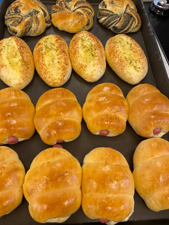 little red dot bakery hotdog buns
