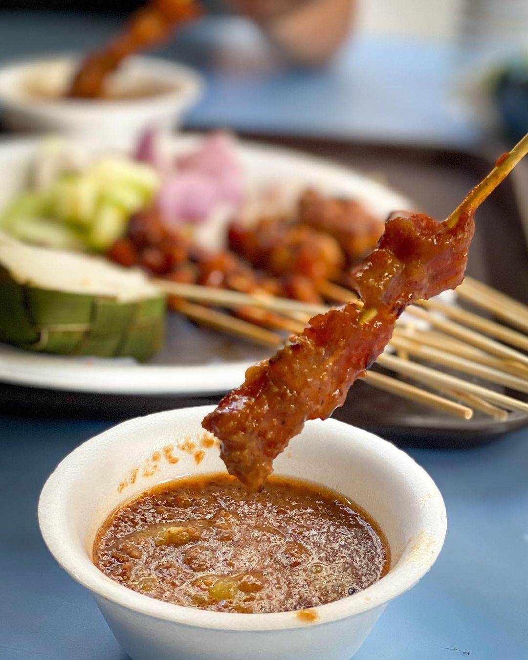 168 cmy satay dipped in peanut sauce