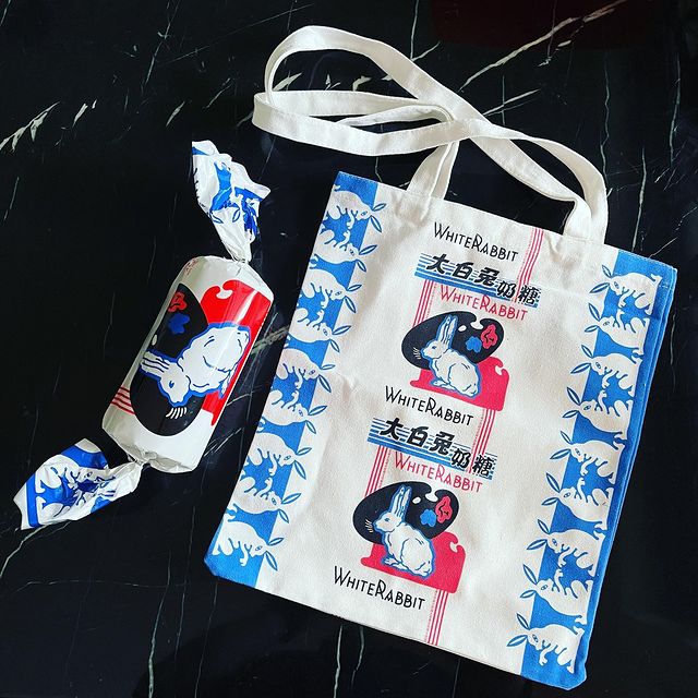 7 eleven white rabbit tote bag