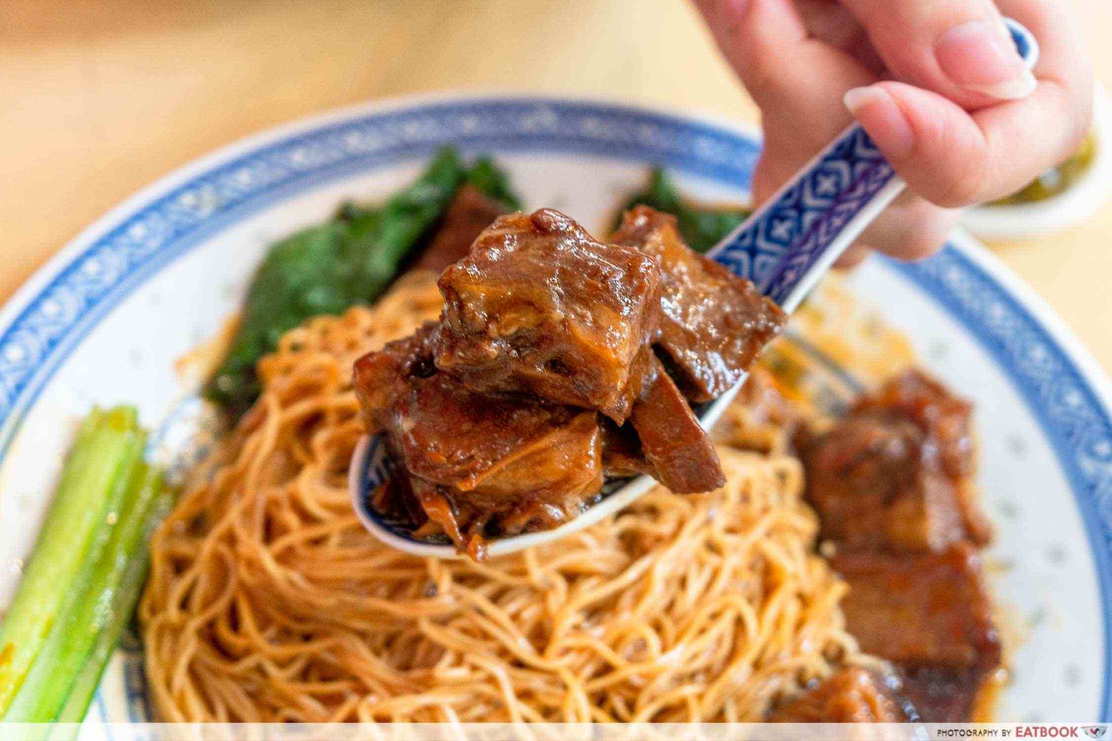 chef kin hk wanton noodle hk beef brisket noodle dry detail shot of beef brisket