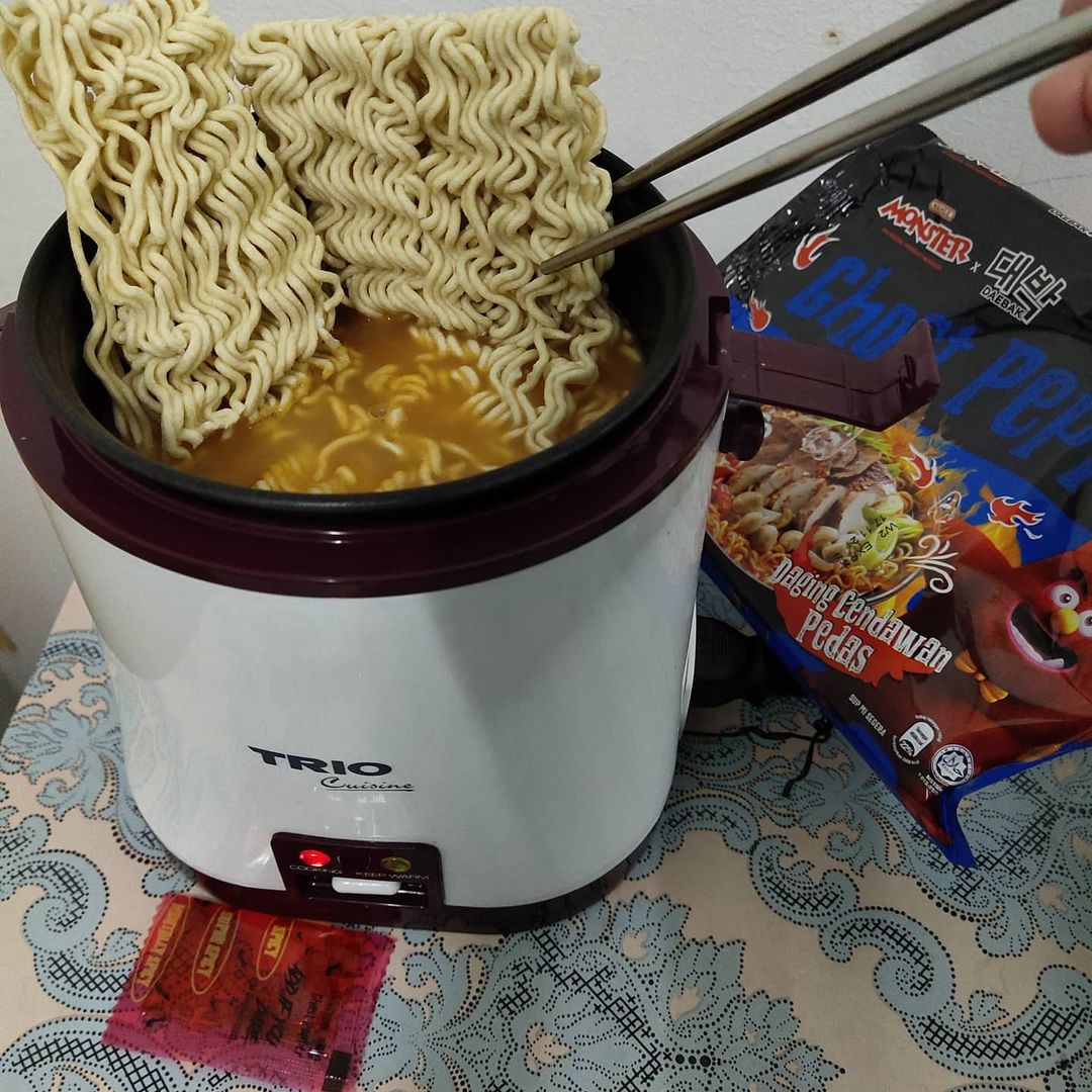 mamee monster x daebak ghost pepper noodles - cooking noodles