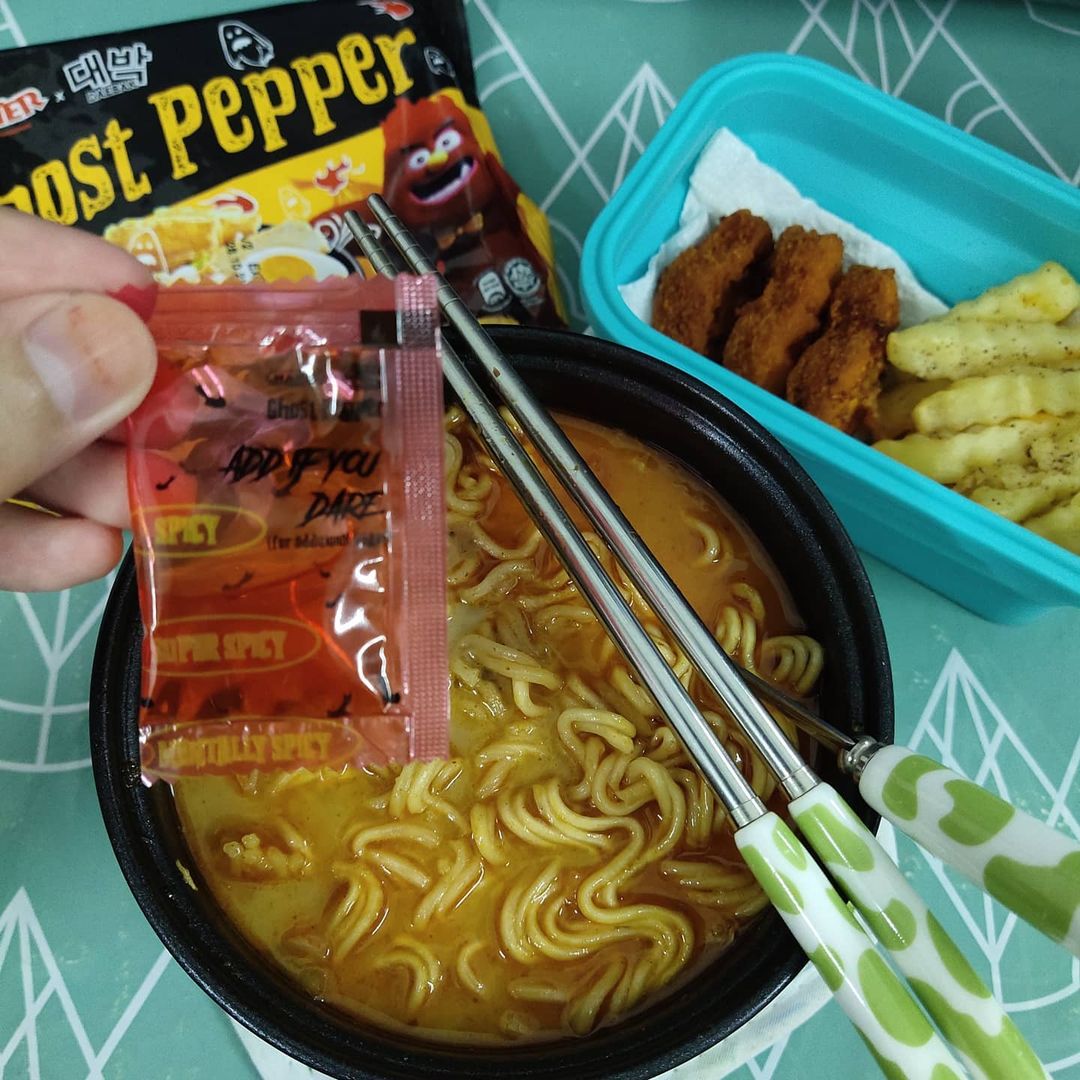 mamee monster x daebak ghost pepper noodles - creamy curry lontong