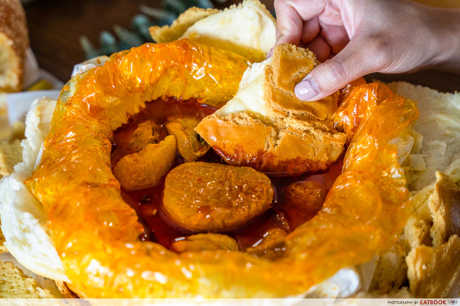 yummy tummy bakes - crispy bolo bun with curry chicken