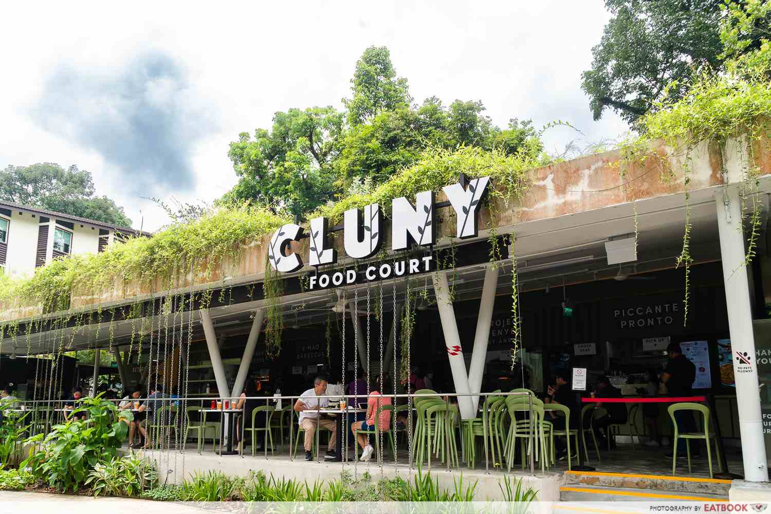 cluny food court ambience 2