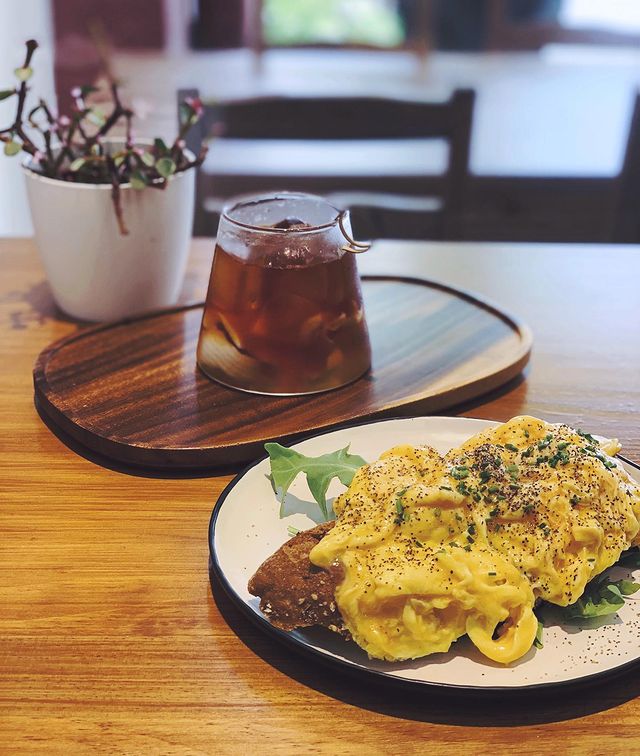 scramble egg toast