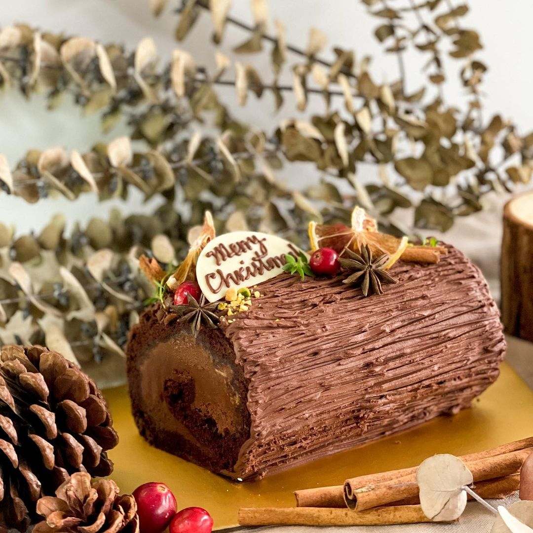 bloomsbury yule log cake