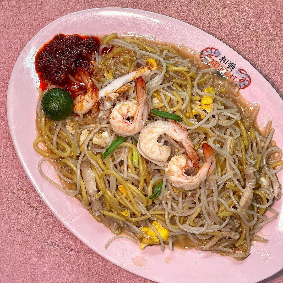 boon lay ho huat hokkien prawn mee - plate of hokkien prawn mee