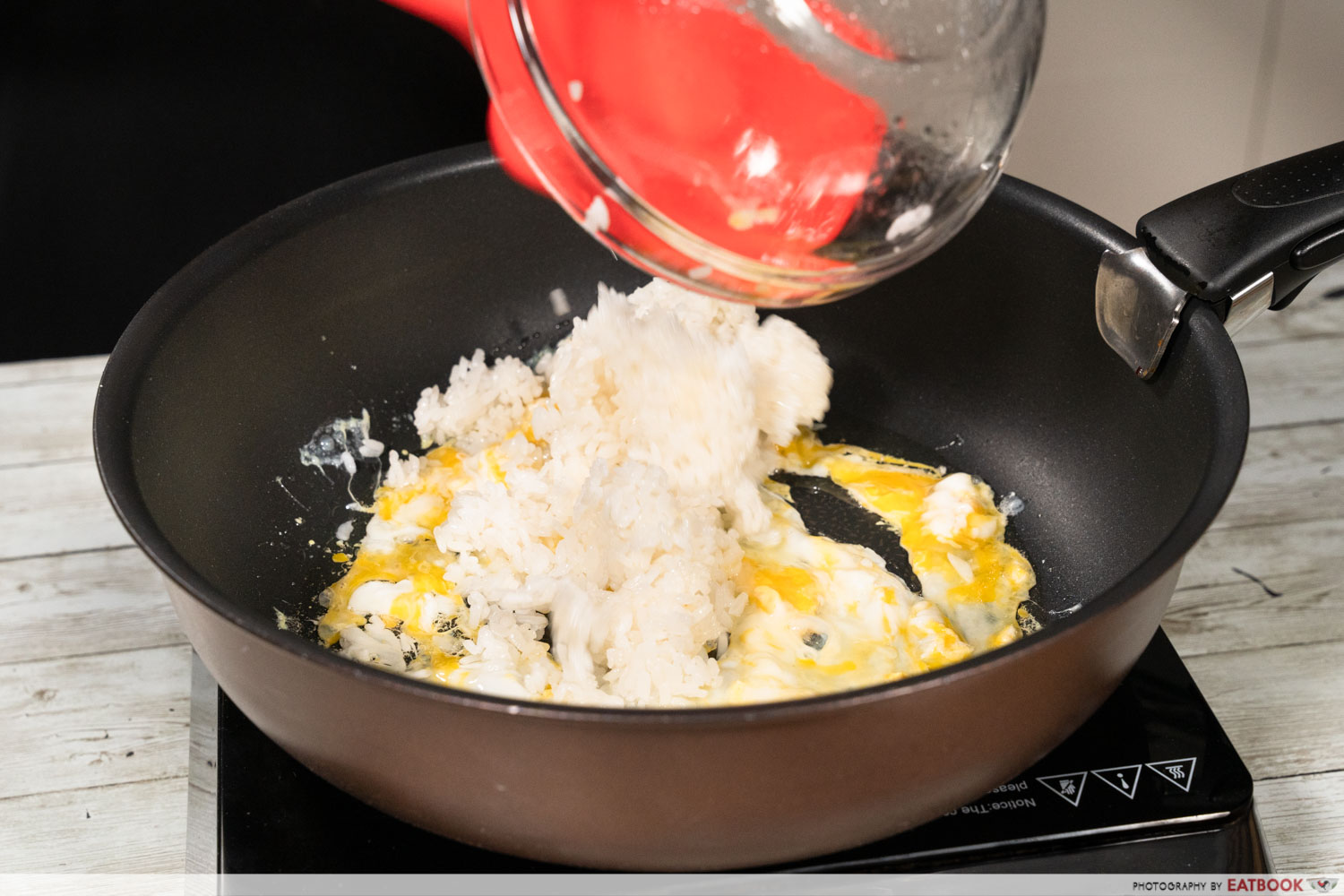 egg fried rice - adding rice