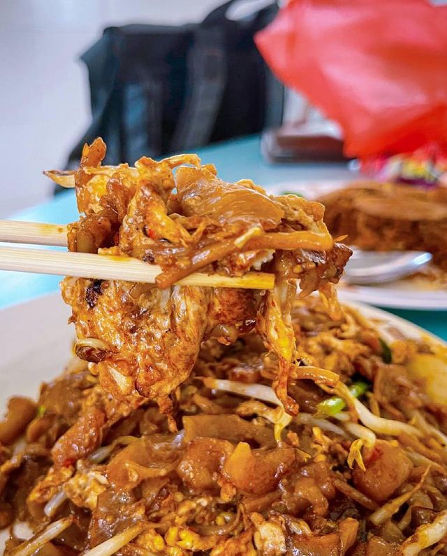 guan kee fried kway teow interaction shot