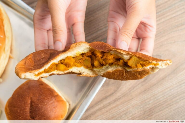 serangoon gardens bakery & confectionery - curry bun