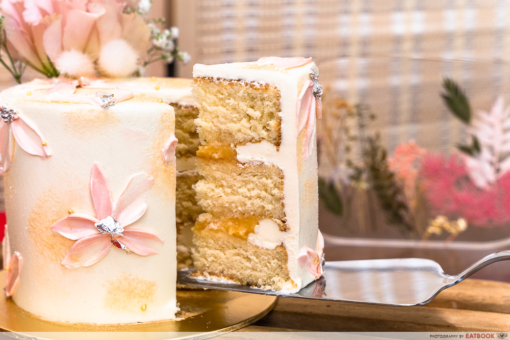 zee & elle - blush blooms floral cake detail