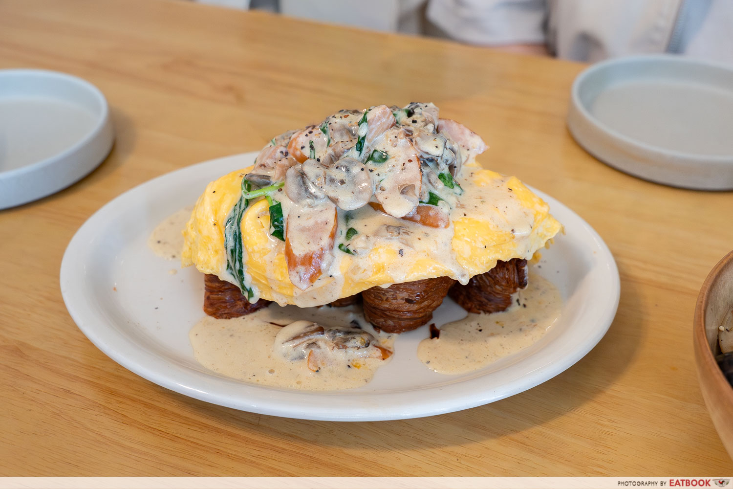 syip-farrer-park-scrambled-egg-croissant-establishment