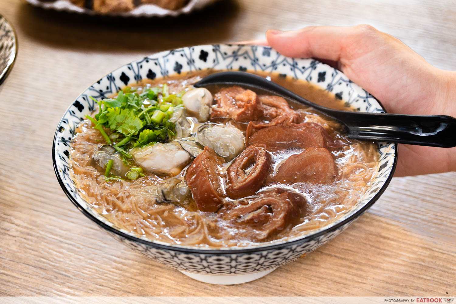 Do you want Taiwanese food delicacies oyster mee sua