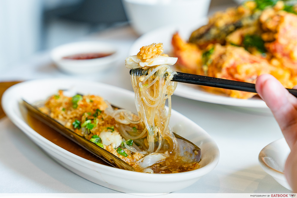 seafood paradise - Steamed Scottish Bamboo Clam with Minced Garlic