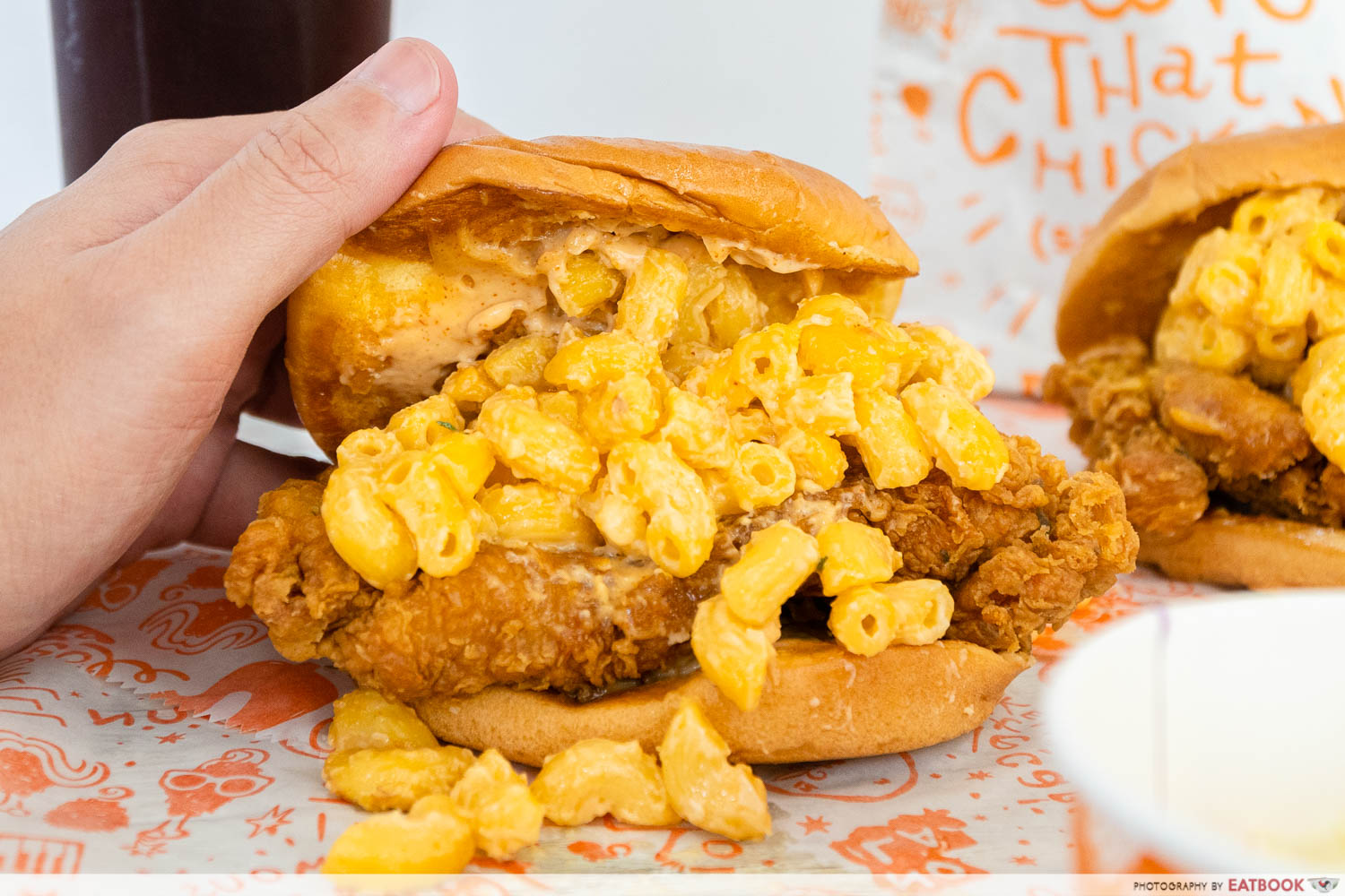 mac 'n cheese chicken sandwich closeup