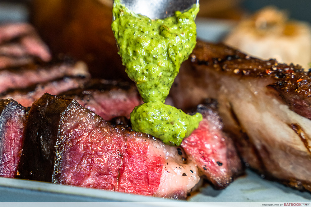 forma - bistecca di tomahawk mustard salse verde