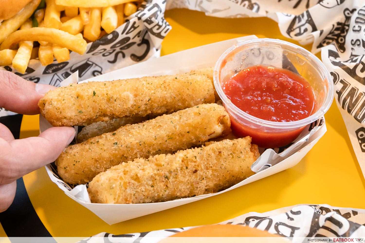 the-goodburger-mozzarella-sticks