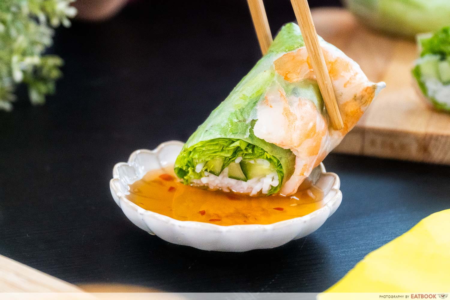 vietnamese spring roll in fish sauce