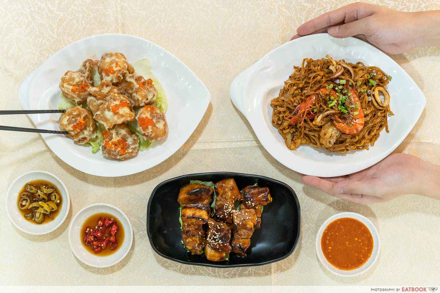 18 Seafood Review: Unique Zi Char With XO Fried Mee Pok And Champagne Pork  Ribs In Serangoon