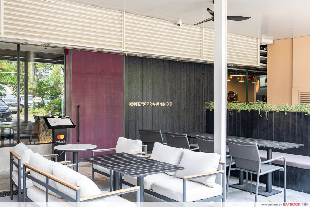 new-bahru-one-prawn-n-co-ambience-outdoors