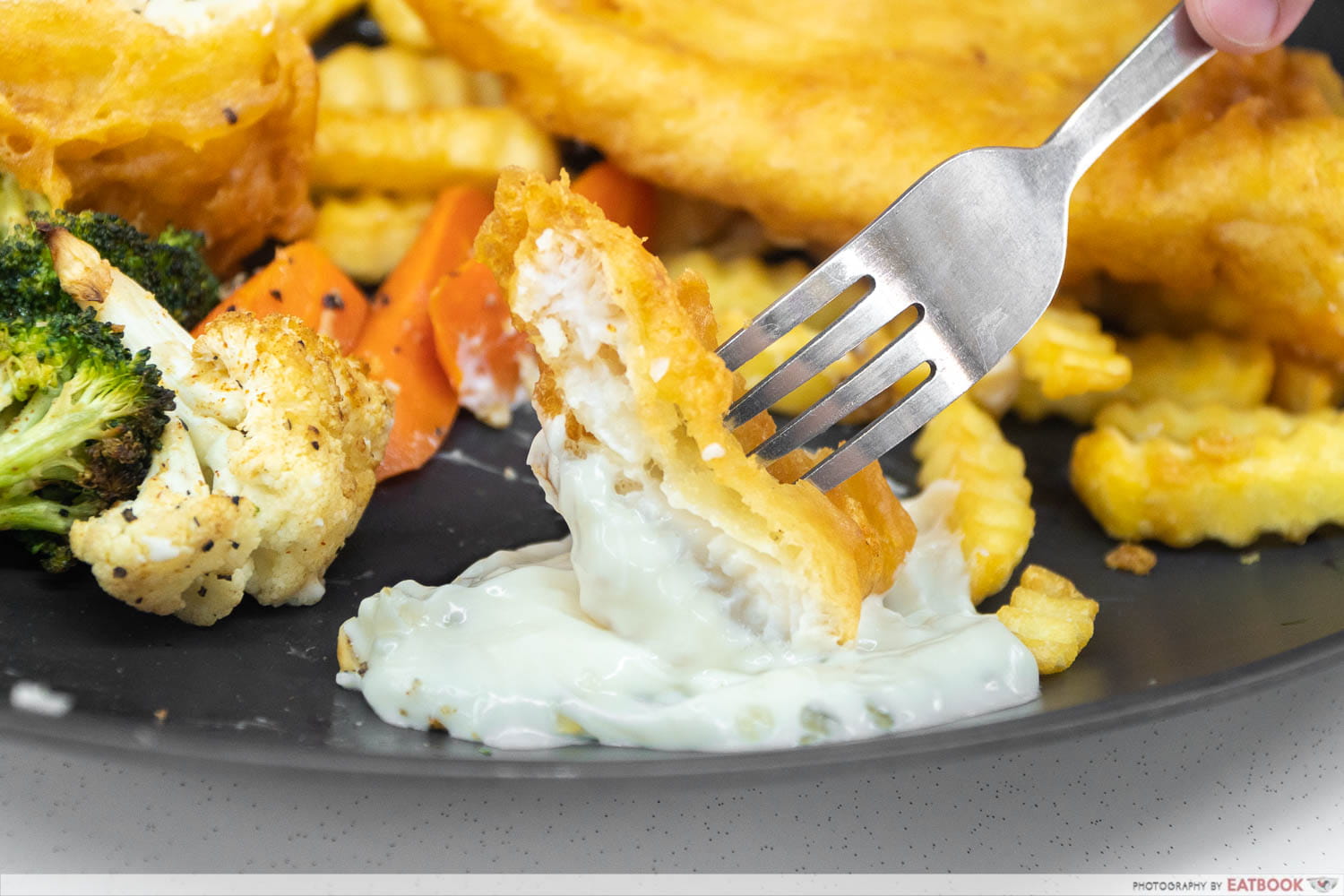 Battered fish in tartar sauce