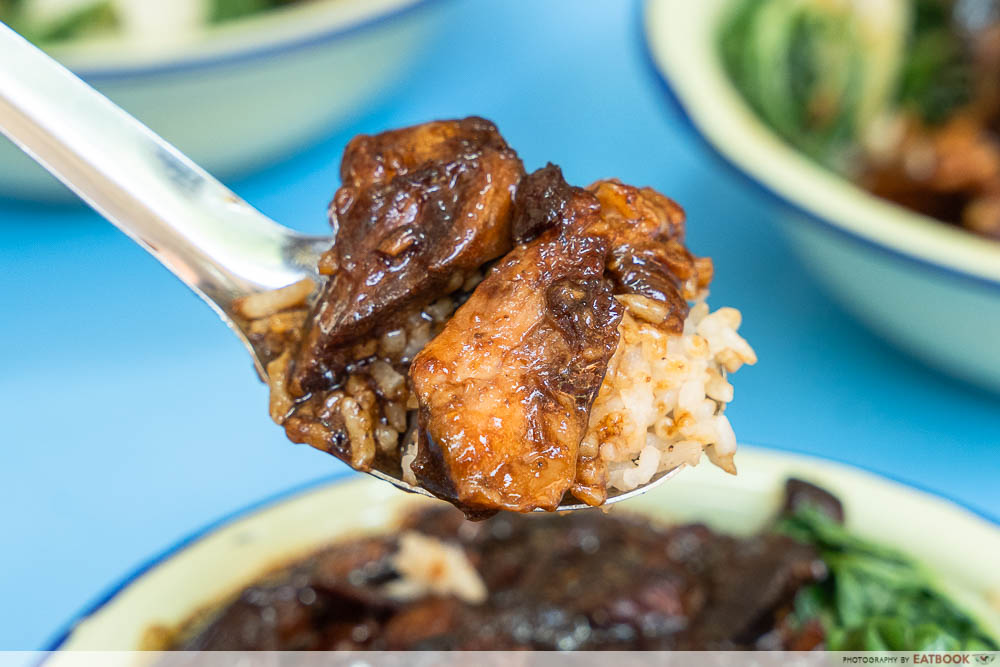 braise lu zhi jia braised pork rice interaction shot