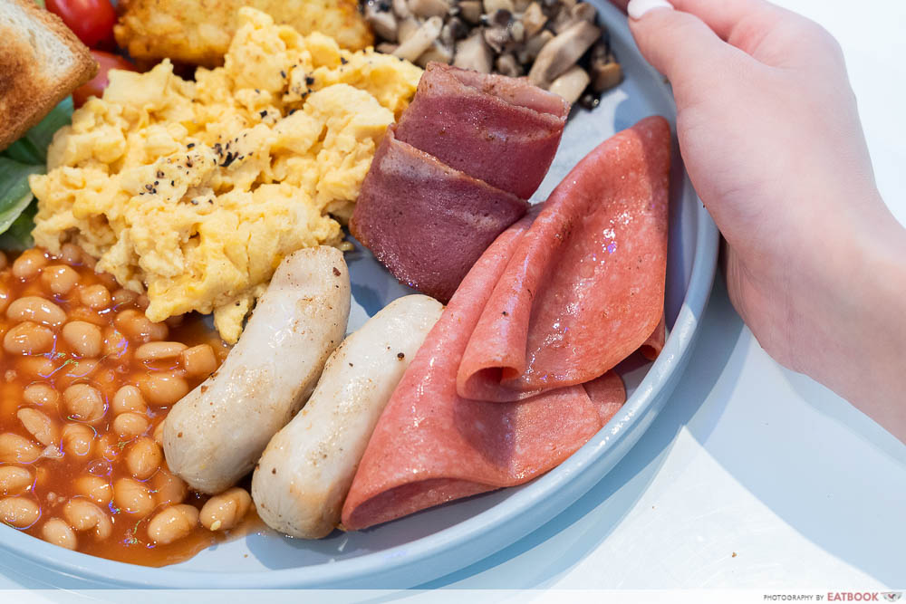 buey tahan see-food champion breakfast set close up