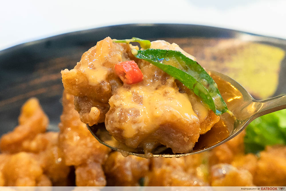 buey tahan see-food golden chicken cubes interaction shot