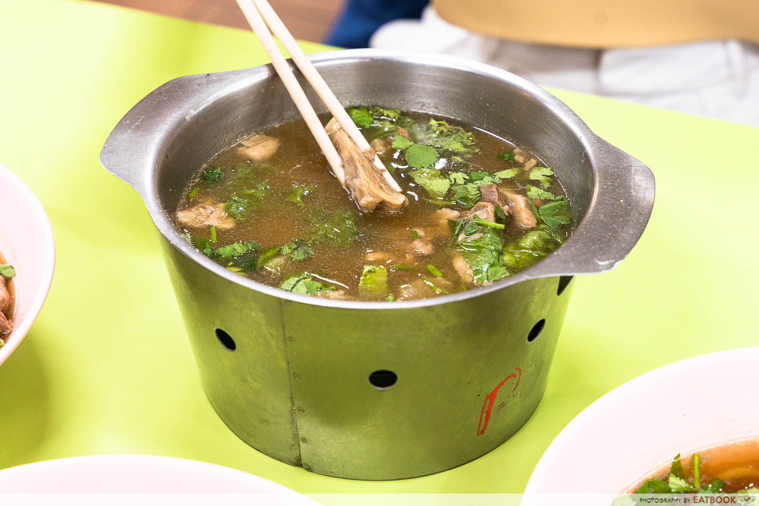 bugis long house lim kee beef noodle - herbal pot intro shot