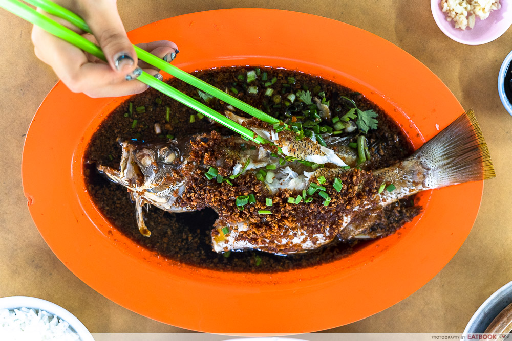 kedai bkt hin hock - poached fish