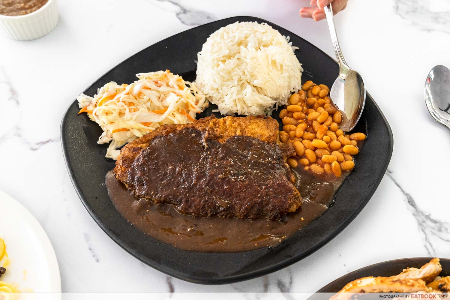 eightisfy-western-black-pepper-grilled-fish-establishment-interaction