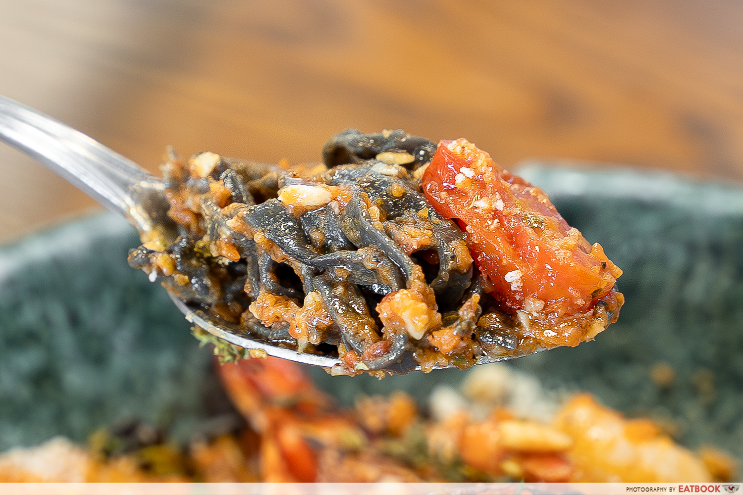 eightisfy-western-squidink-tagliatelle-pasta-interaction