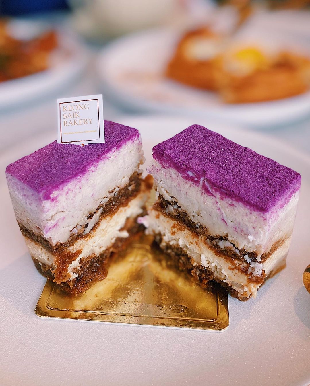 keong saik bakery - taromisu cross section