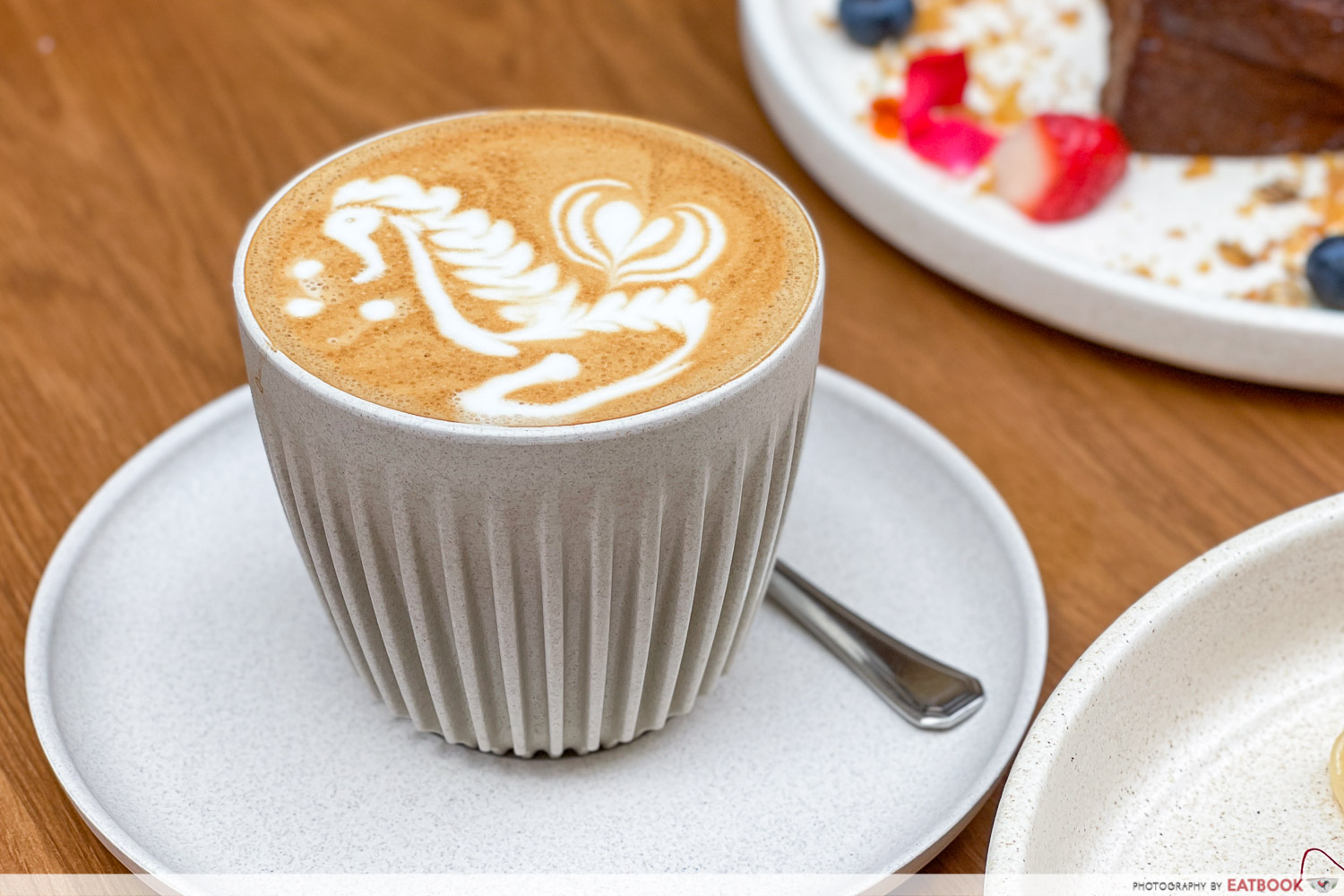 apricus cafe - seahorse latte art