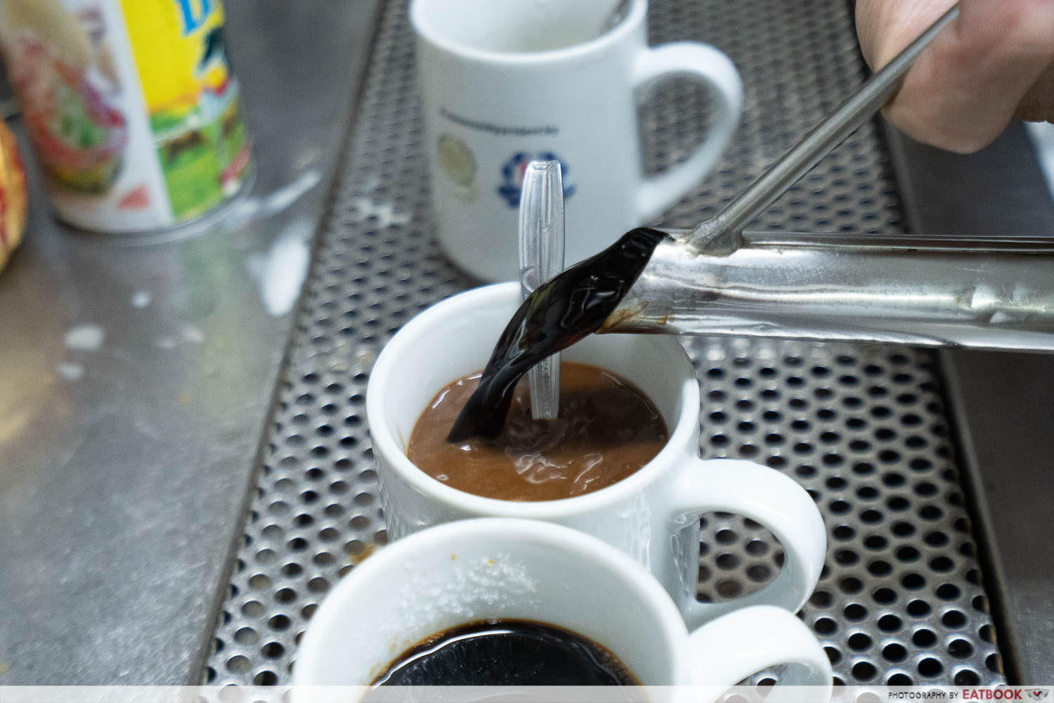 hock hai coffee pouring