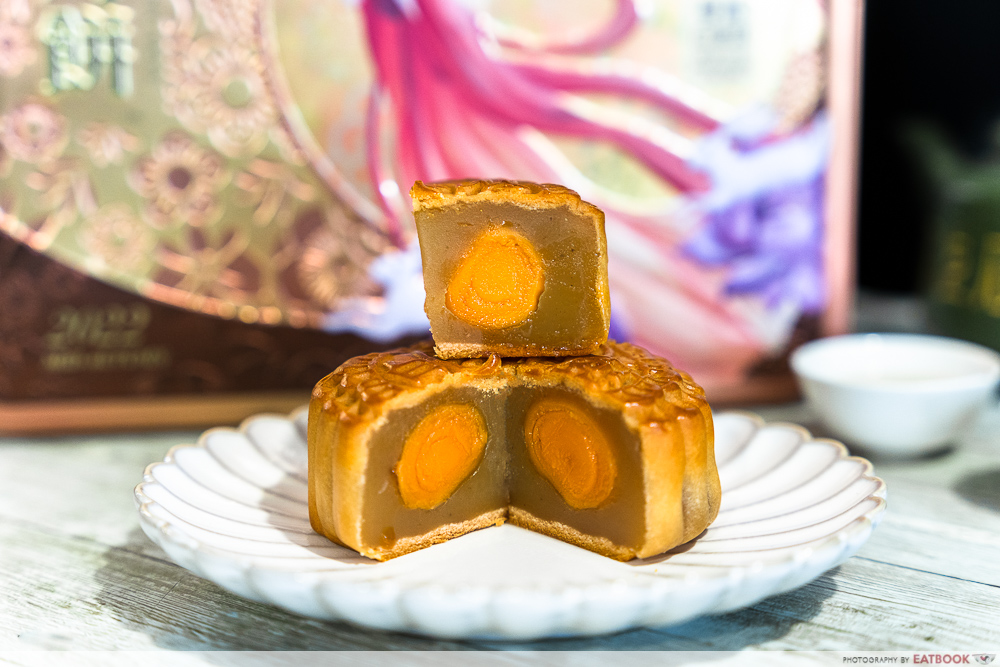 hong kong mx traditional lotus mooncake