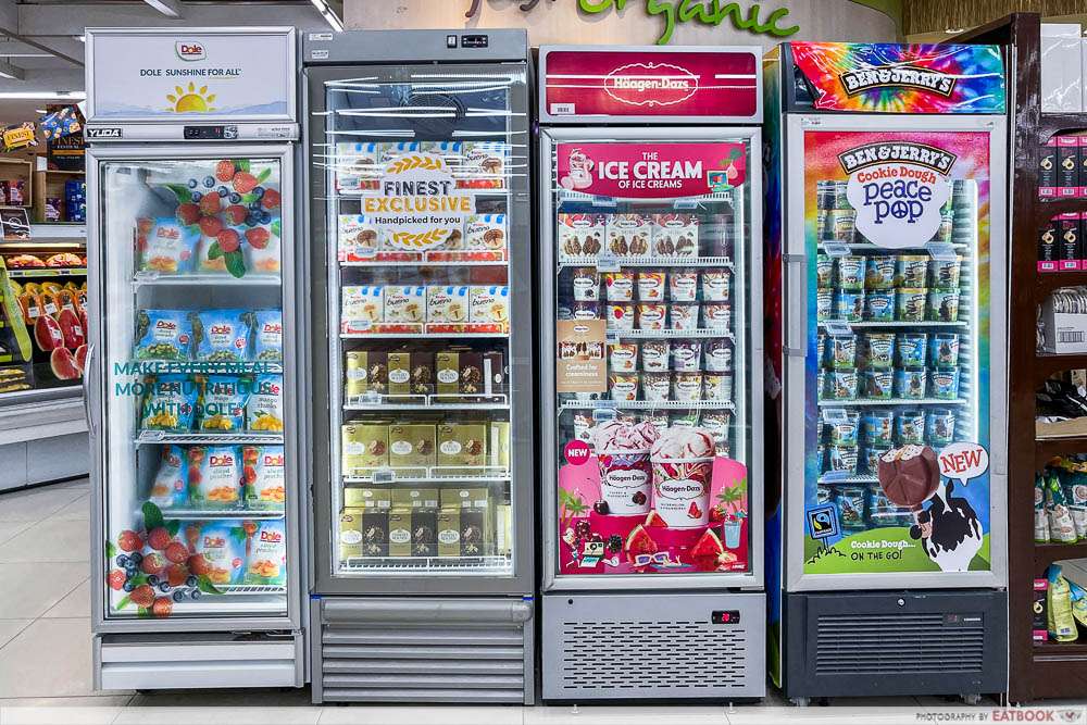kinder bueno ice cream - display