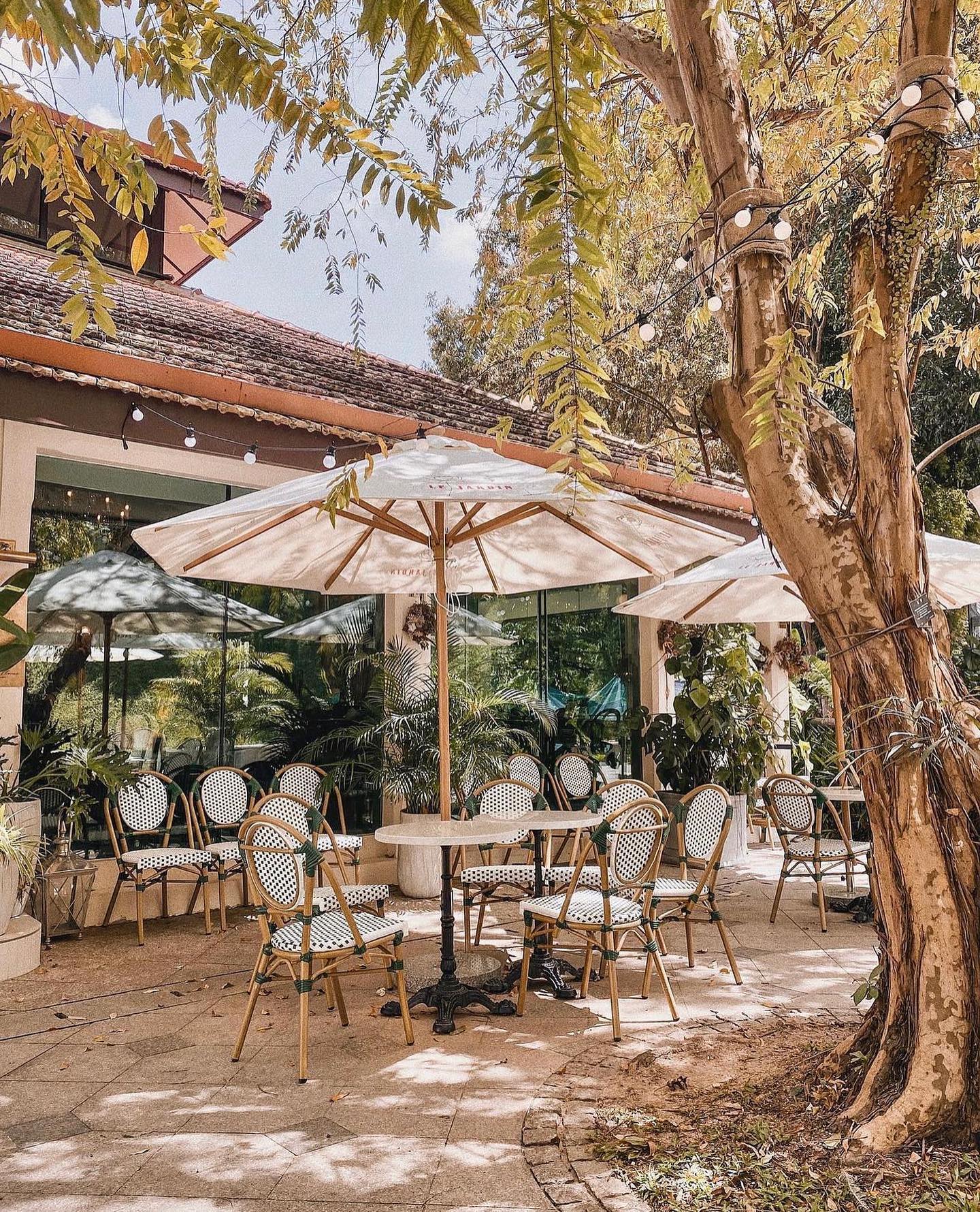 Le Jardin: Hidden Floral-themed Garden Cafe In Fort Canning Park