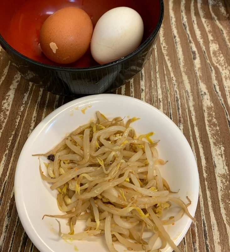 ramen keisuke tonkotsu king - egg and beansprouts