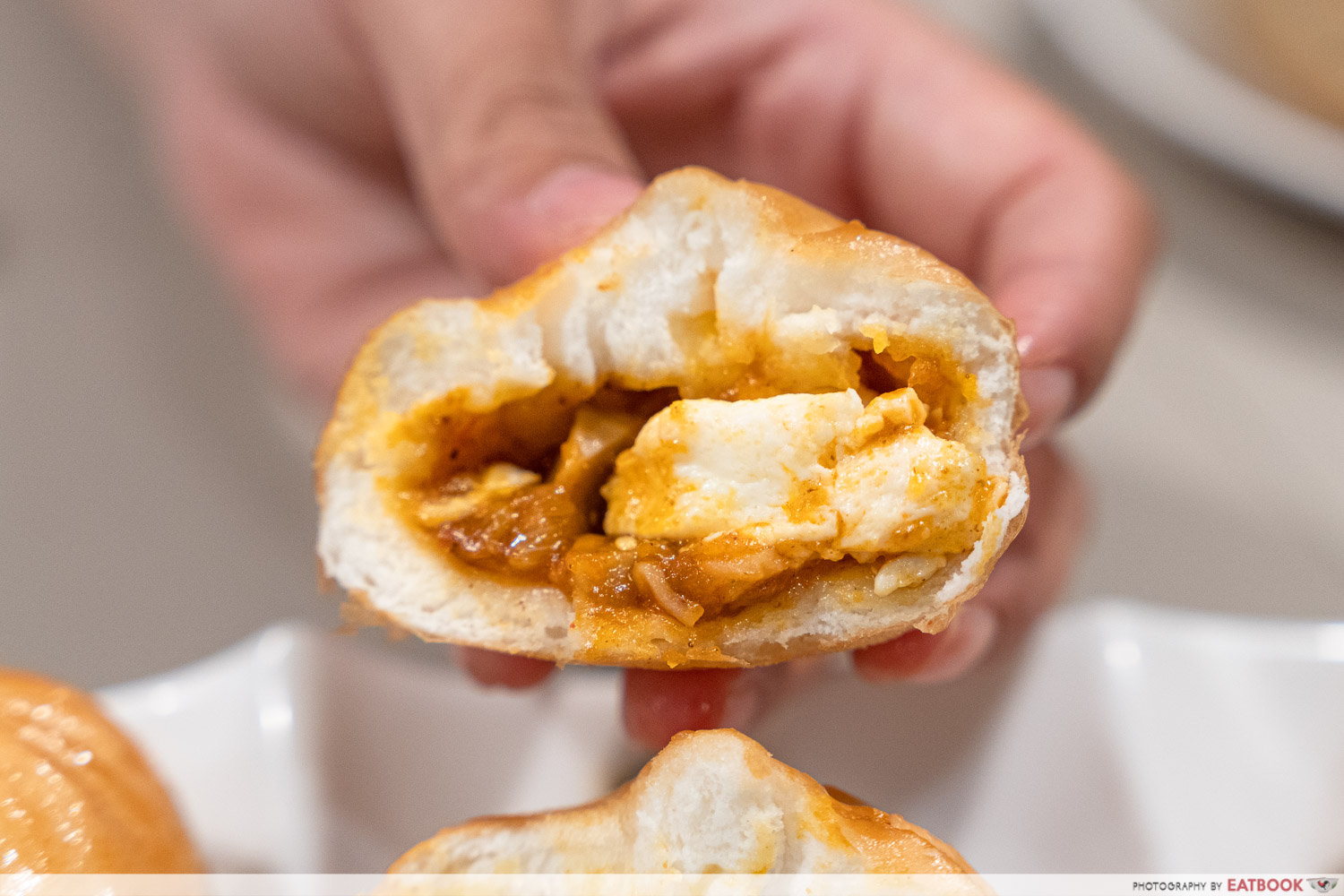 tim ho wan national day - fried chilli crab bao detail