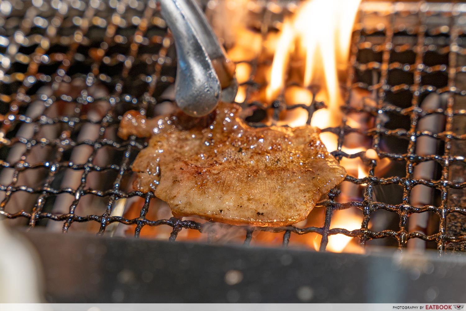 waa cow yakiniku - meat on grill